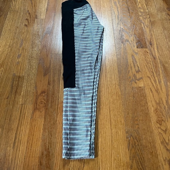 TRACK & Field Women’s Leggings Size Medium - Picture 4 of 5